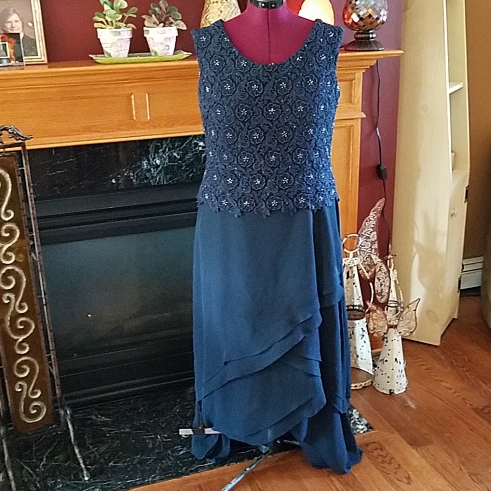 Cameron Blake size 16 Navy Evening Gown